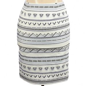 White House Black Market white/pattern knee length